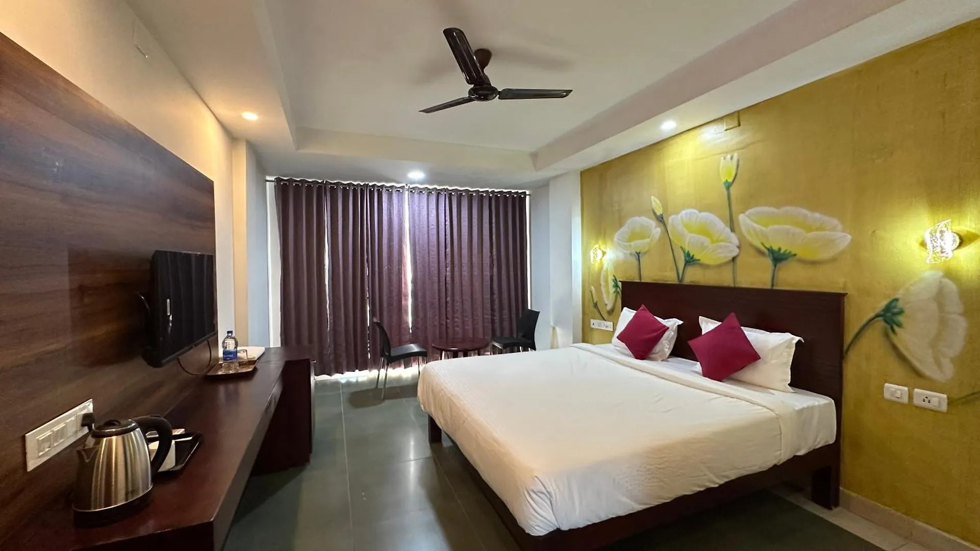 Hotel Crystal Inn Kalpetta